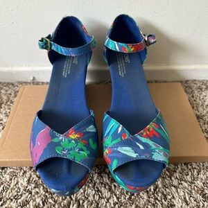 Toms floral wedge platforms sandals size 10